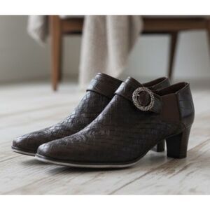 Brighton Troy Ankle Booties Black Woven Leather Slip On Retails $270 Size 8